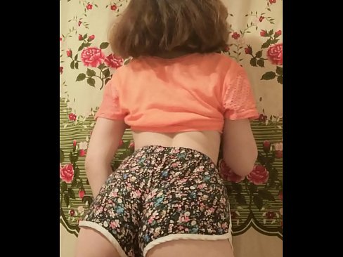 ❤️ Donec puer parvulus expolians bracae eius in camera ❌  apud nos