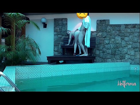 ❤️ Bulla ancillam ad piscinam invitat, sed fervido resistere non potuit ❌  apud nos